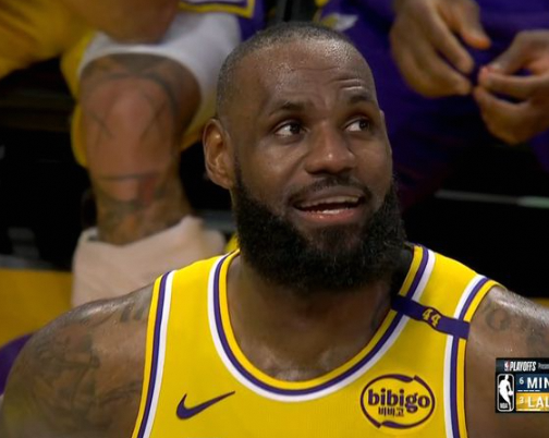 詹皇释怀了！湖人全场高呼东契奇MVP，勒布朗只是微笑