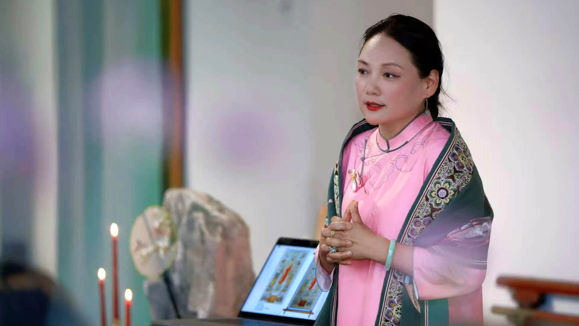 当石刻肌理邂逅苏绣经纬：一场跨越千年的温柔对话