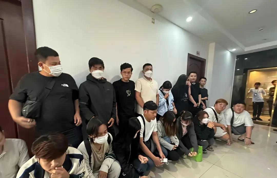 现在想想，前几年风靡一时的微商也是有问题，多少宝妈将奶粉钱都砸在里面，换回一堆莫