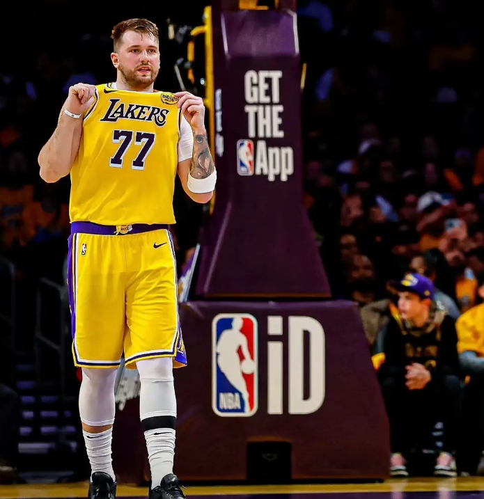 湖人连续输球，根源是罚球少了！
通过最近几场比赛可以看出来，联盟不跟以前一样给东