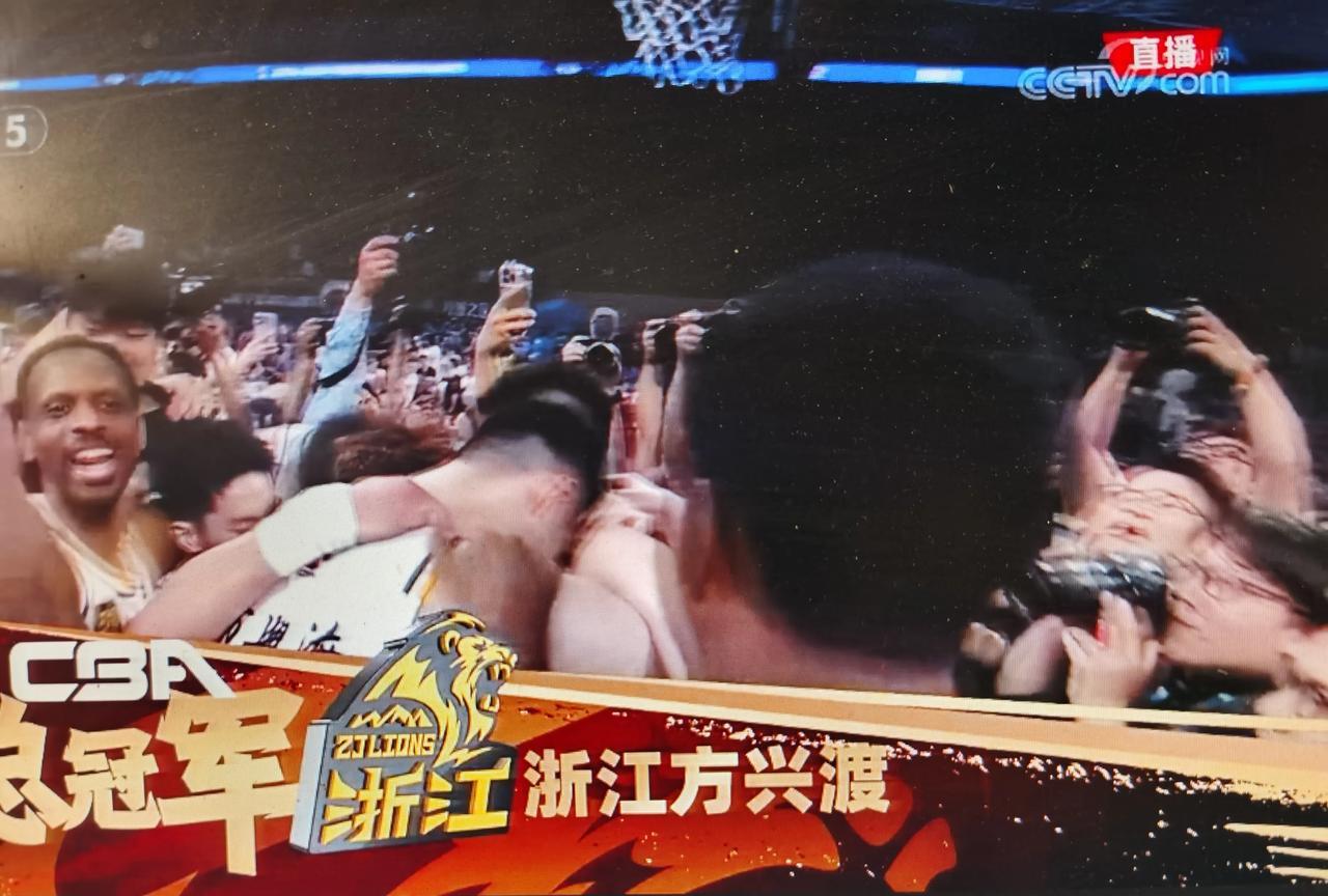 新霸主诞生，祝贺浙江队
刚结束的总决赛第六场，浙江队客场战胜北京队获得首次冠军！