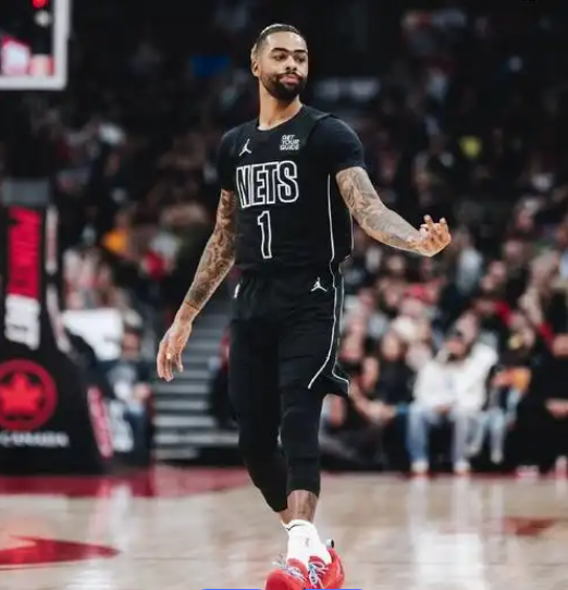 约基奇究竟有多全面！看看NBA历史中锋三双榜单排名都有谁？

第五名：拉塞尔
常