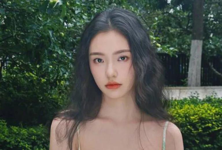 沈腾辟谣绯闻，专注事业搞大事
最近，网上又开始传沈腾和林允的绯闻，闹得沸沸扬扬。
