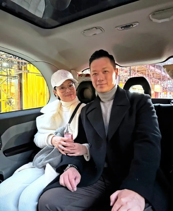 胡杏儿婚姻幸福是真是假











天呐！胡杏儿，你究竟在追求什么？是