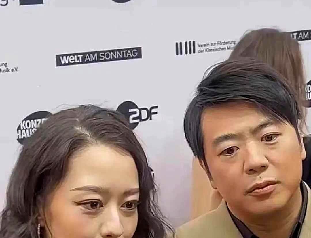 看到郎朗和吉娜的照片的状态，我终于理解刘亦菲了，她说的一点没错，郎朗弹棉花和弹钢