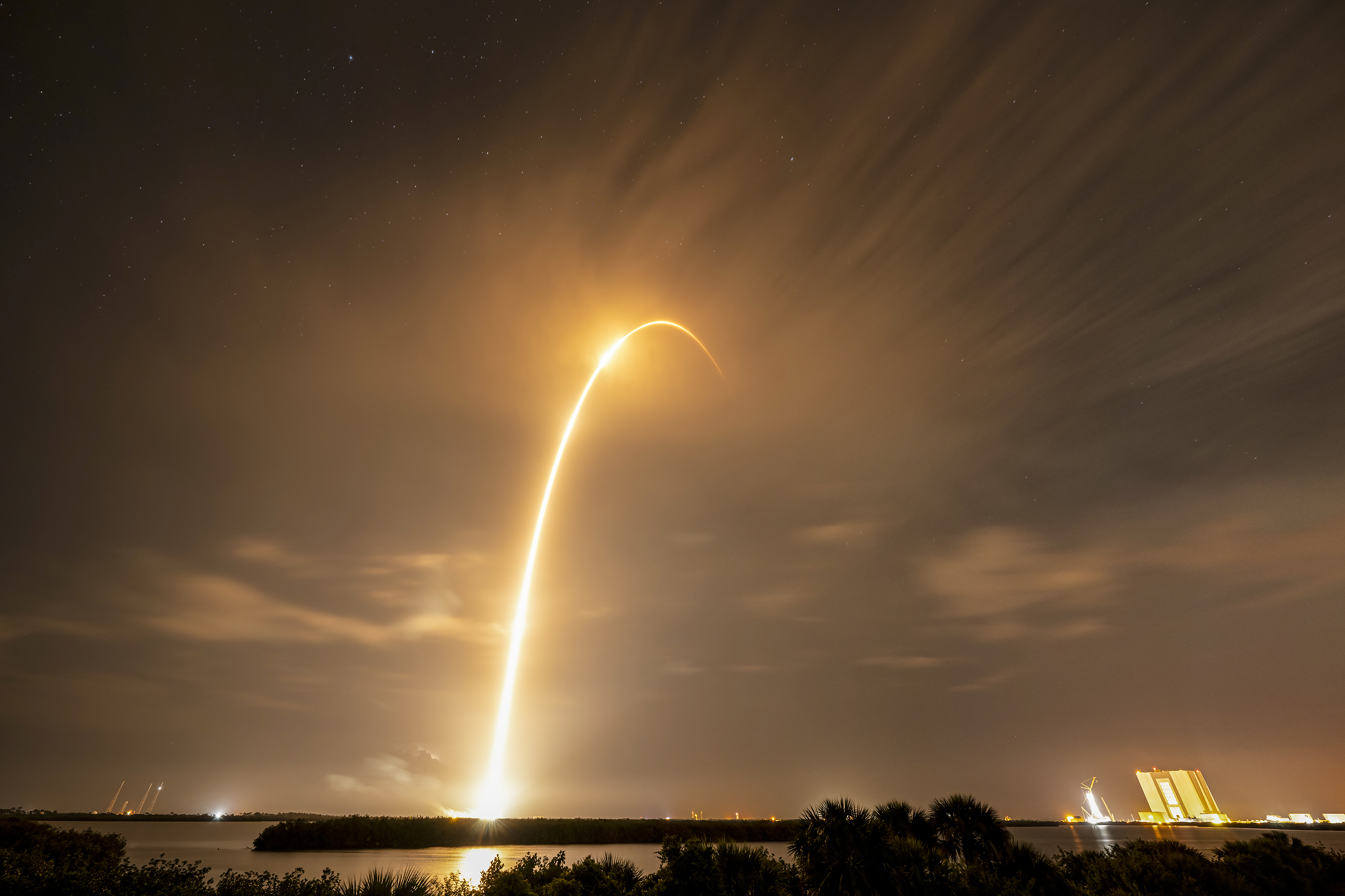 9月10日，SpaceX完成了一次重要的发射任务。本次发射成功将21颗航天器送入