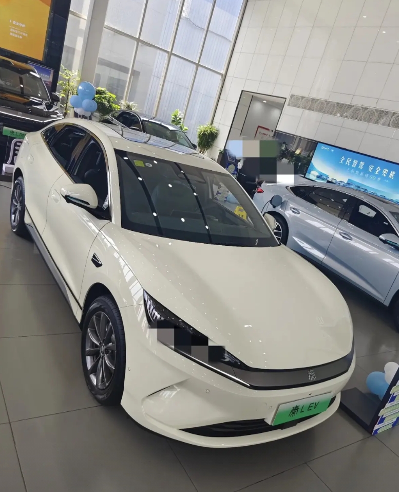 前几天去看了比亚迪汽车，发现比亚迪更新换代很多车型，如比亚迪秦L推出纯电EV车型