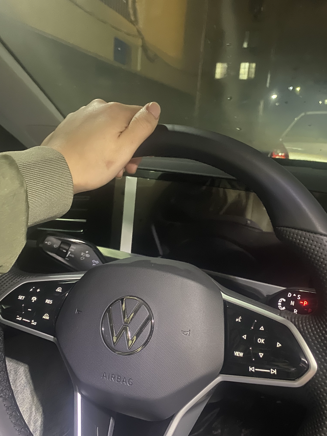 经不经典我不管
我就喜欢这一款
好烟好酒，不如迈腾b9