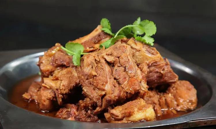 黑龙江省七台河市十大美食
一、酱骨头
二、辣菜
三、马哈鱼炖五花肉
四、韭菜盒子