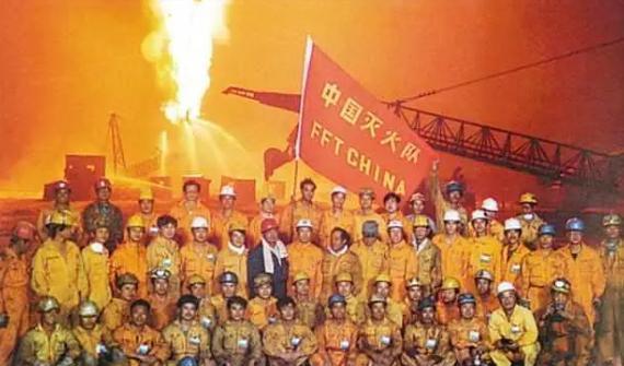 1991年，战后的科威特，全国近1000口油井在燃烧，各国疯抢灭火合同，美国抢走