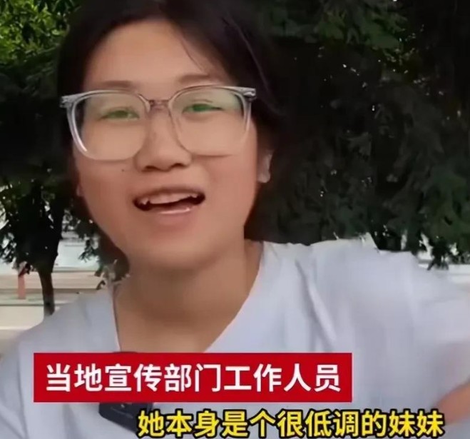 最好不要全看扁担女孩她的分数高低，要看她的心灵，人品。踏实能吃苦，不依靠别人，靠