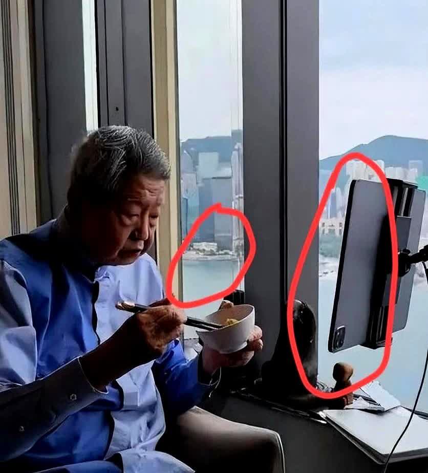 直到蔡澜离世

才发现

他之所以那么优秀，能每个月花50万养老

