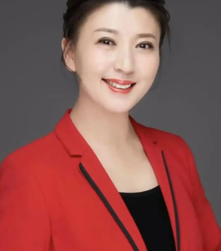 闫学晶哭穷遭质疑，其实她的问题不在于她怎么过生活，而在于她剧情装可怜。
 
你是