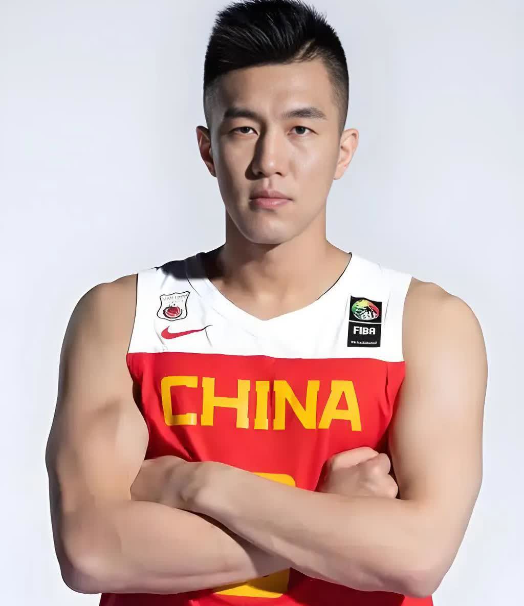 中国男篮真正意义上诞生的5位天才：
1郭艾伦 16岁 未打过职业联赛 直接入选