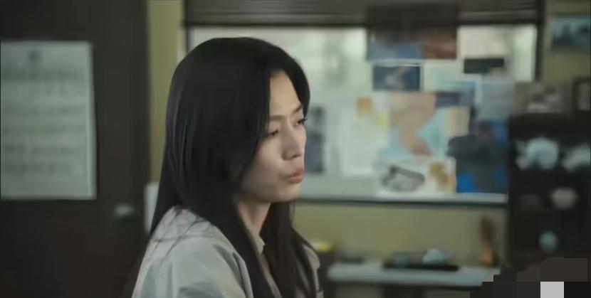 演员全智贤不得不走了
不是离开剧组了
而是这件事之后，她终于可以回去她的老家韩国