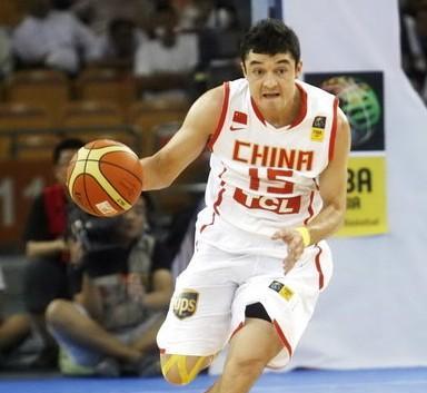 广东广州酝酿大交易2米21巨塔空降广州焦泊乔转会广东
我们知道广东主教练以严厉出