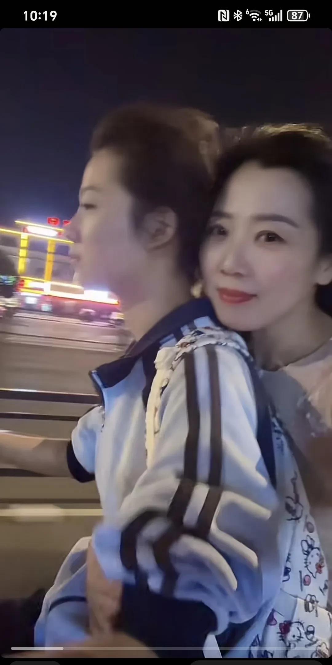 高中最后一天接她放学，心里有说不出的滋味，三年幼儿，园六年小学，三年初中，三年高
