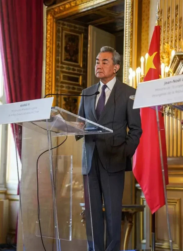 王毅外长像周总理，外交战场真英雄











你敢信？王毅外长那张照片