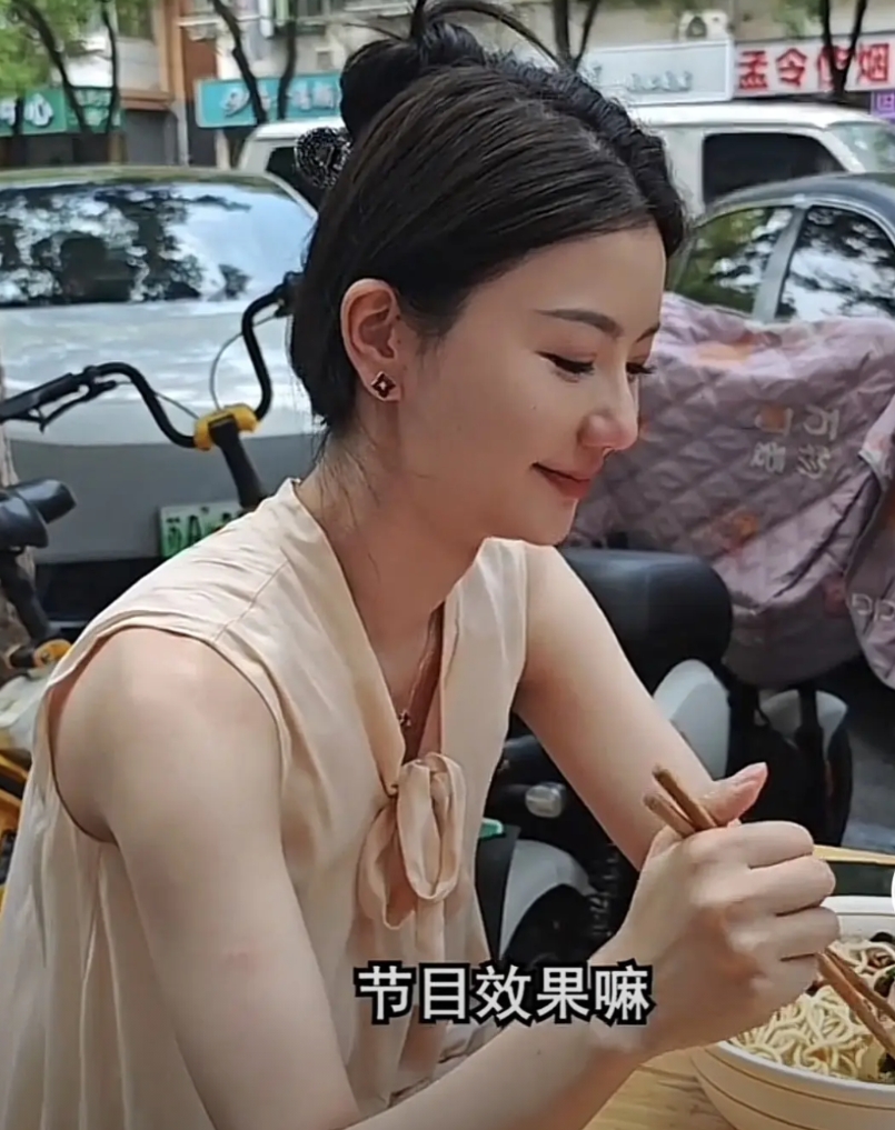 有网友认为，“猴哥说车”离婚就是场炒作，原因有3个
1、在领离婚的当天……
全程