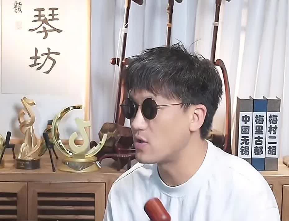 关于二饼力哥直播内容知识产权的问题，力饼嫄粉丝@清风徐来认为：“有一个问题大家都