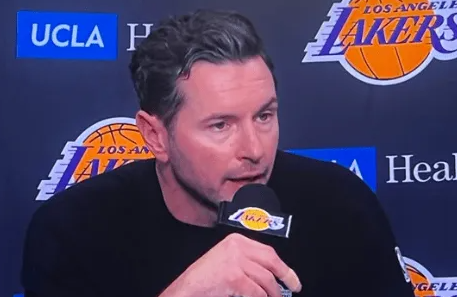 NBA常规赛，湖人以128-121战胜灰熊。
本场比赛，湖人球员勒布朗-詹姆斯出