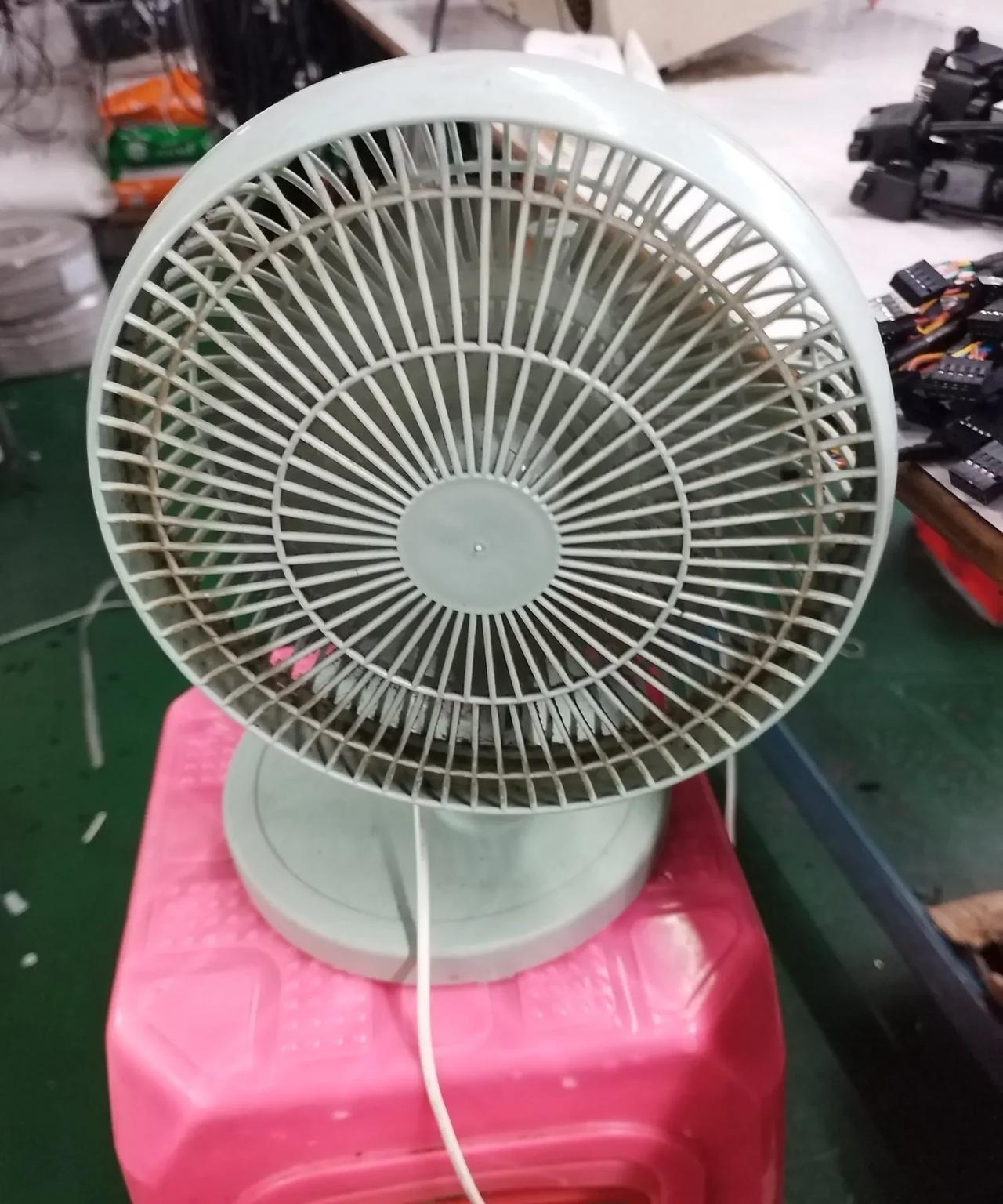 今天早上一进到车间就发现好几种货，满满几大筐等着我测试啊，我看到头都大了。
我问