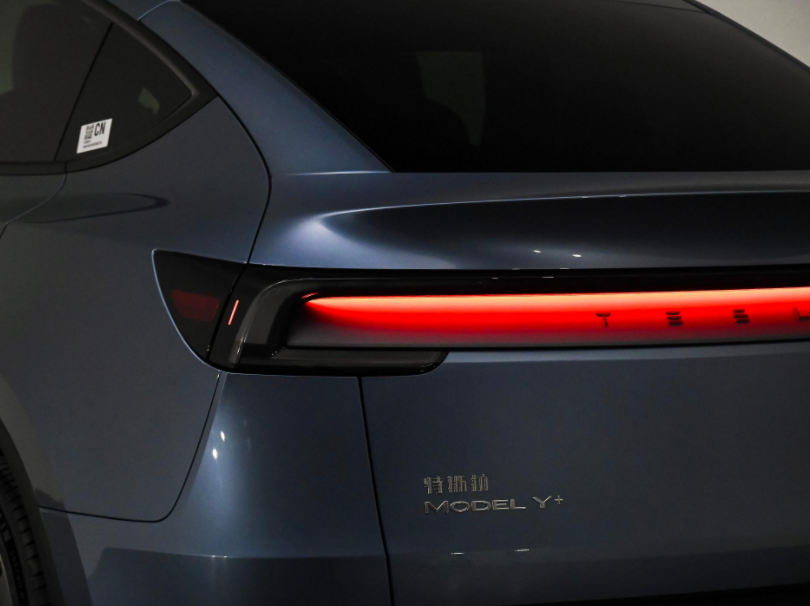 听我一句劝，新能源汽车的一体式尾灯确实很炫酷，但你最好还是期望他别坏。
可问题是