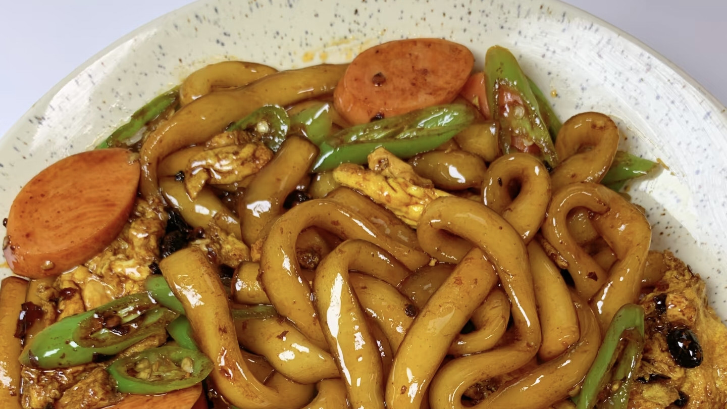 鸡蛋火腿炒土豆粉：这美味，直接把我“香迷糊”啦！