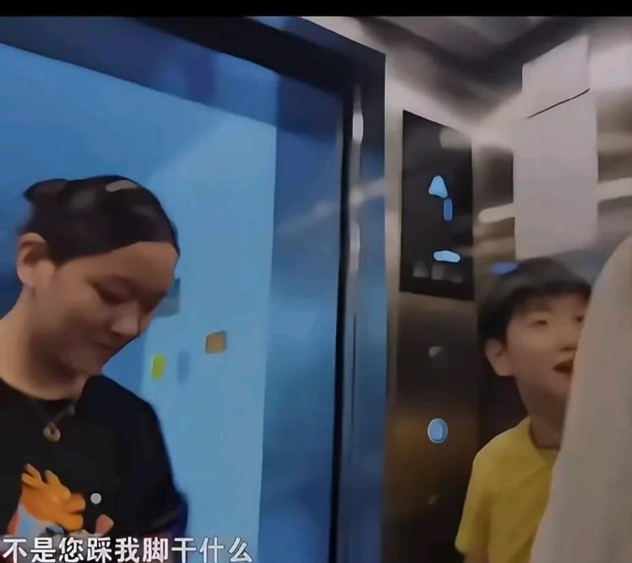 这孩子！只要一到有镜头就告状[偷笑]
小咪:我要告到中央，告到中央！！
完了，这