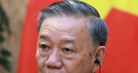 这就是背刺中国的代价！越南被美欧轮番吸血，这下没有一国肯帮他！
越南前些年一门心