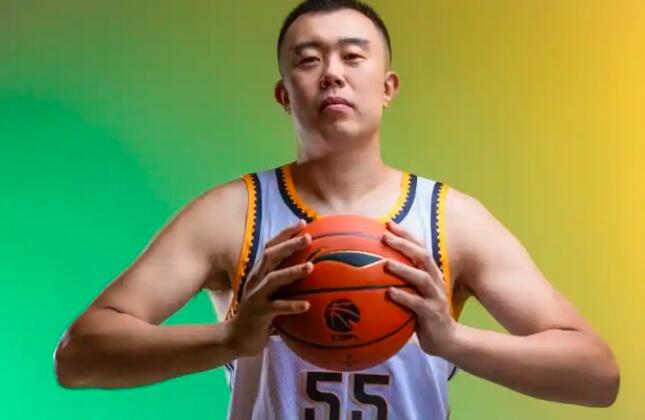 韩德君为何选择在38岁时退役？他在辽宁男篮18年的职业生涯中，书写了怎样的“一人