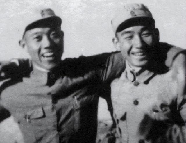 1956年，开国少将易耀彩带着妻子衣锦还乡，没想到，刚进村就看见了自己当年的童养