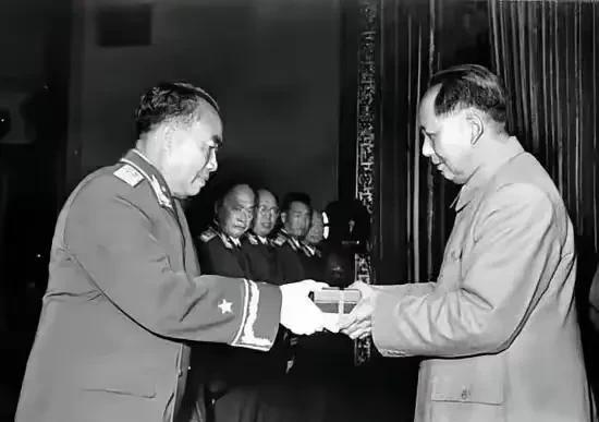 难忘的经典记忆，中华民族的擎天柱，共和国的铁脊梁！人民军队的缔造者，光辉时刻。[