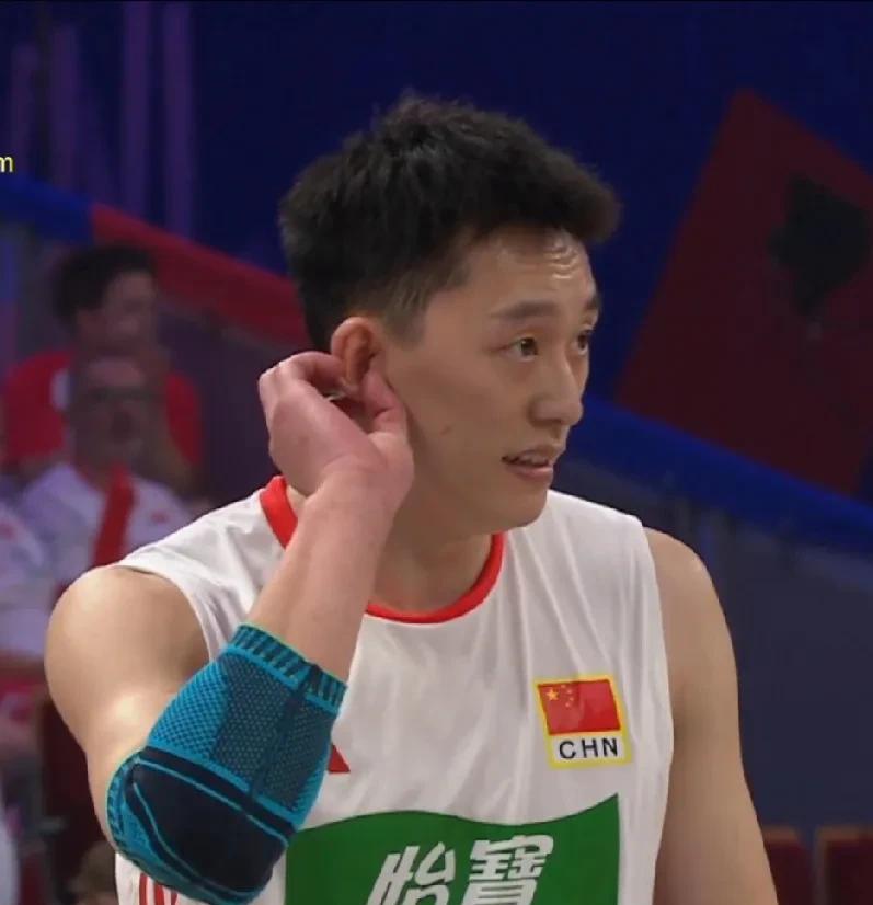 【主攻线三将全沦陷】
中国男排零比三输给伊朗，主攻线三名出场的俞元泰、季道帅、王