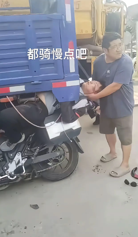 这两个图片 有没有 对比度

