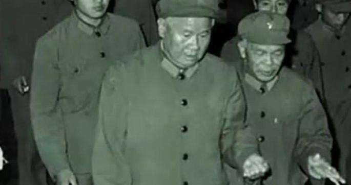 1984年，敲门声打破了陈再道家中的宁静，一群身着制服的人闯入：“首长，有一事向