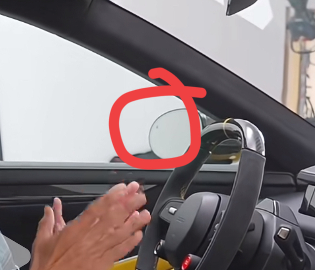 小改款有望加入后视镜盲区监测
Ultra版本已经在后视镜加上盲区提示灯，并且有两