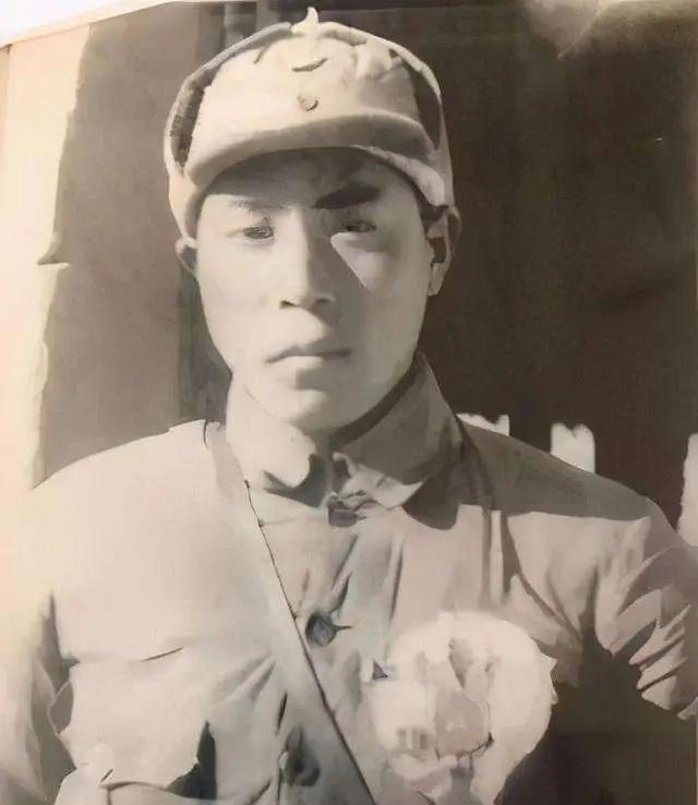 1951年5月，毛主席听说邓仕均牺牲后，情绪非常激动，他第一时间下令：“这是我最