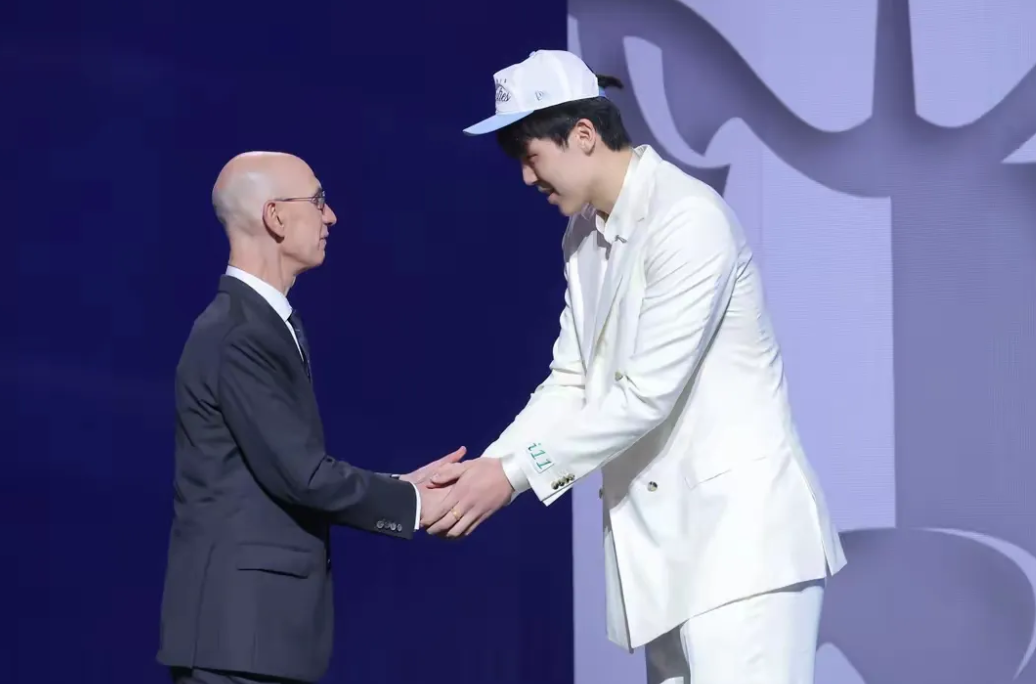 杨瀚森开拓者首轮中选，最少有三大意义

           2025年NBA选