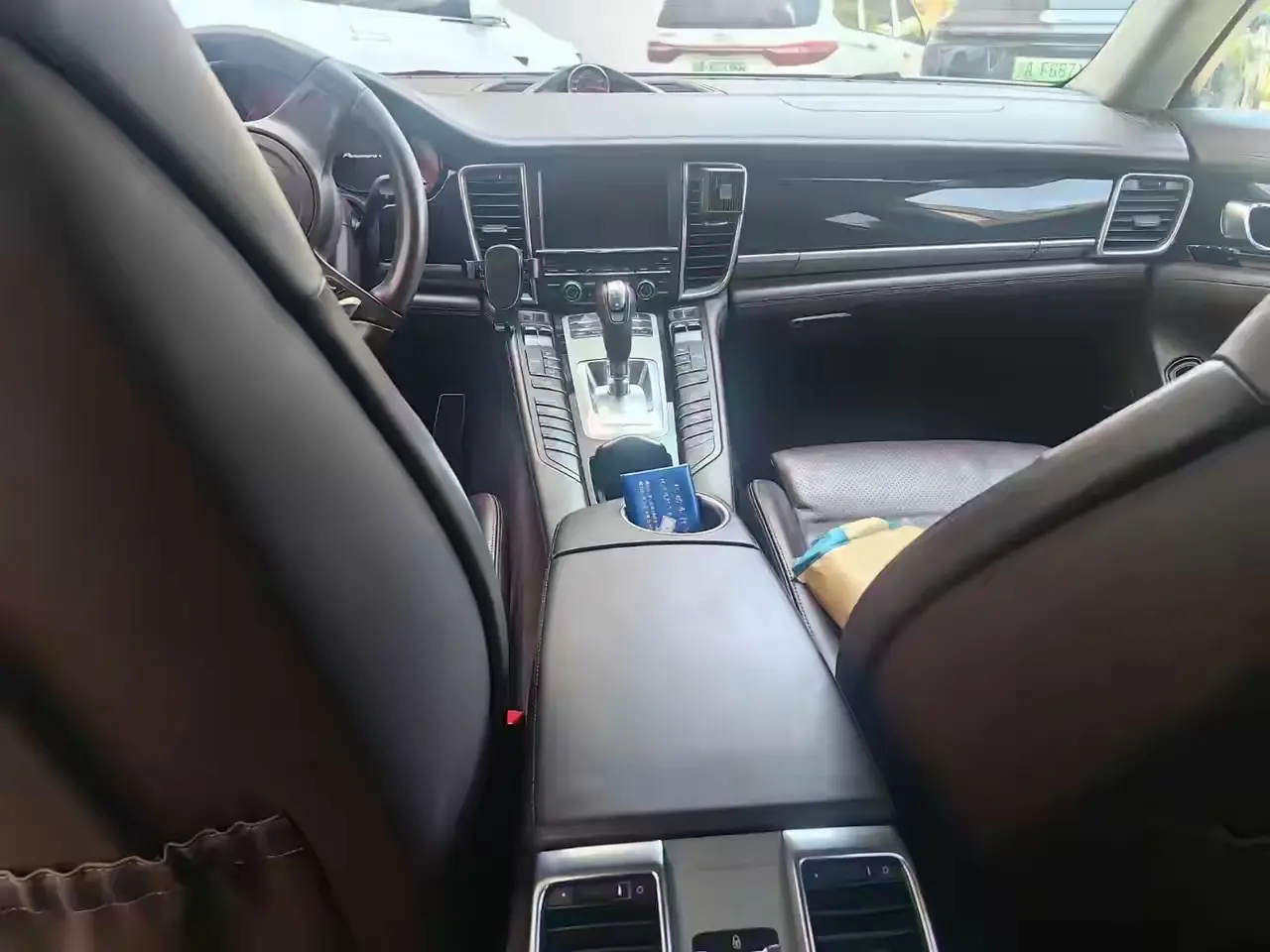 看内饰，猜猜这是啥车？？