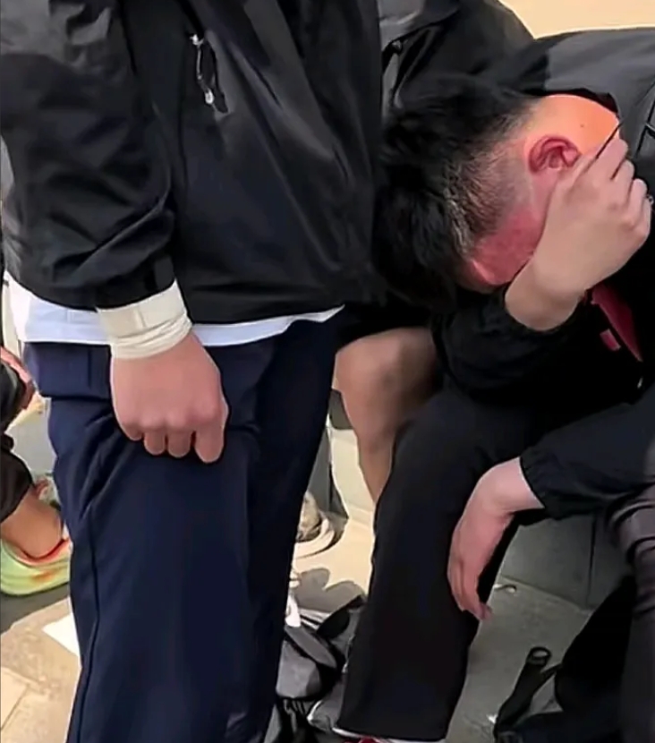 这件事，我还是不死心：瑞安林老师到底错在哪里？

先看网友讲的一件事。

他说，