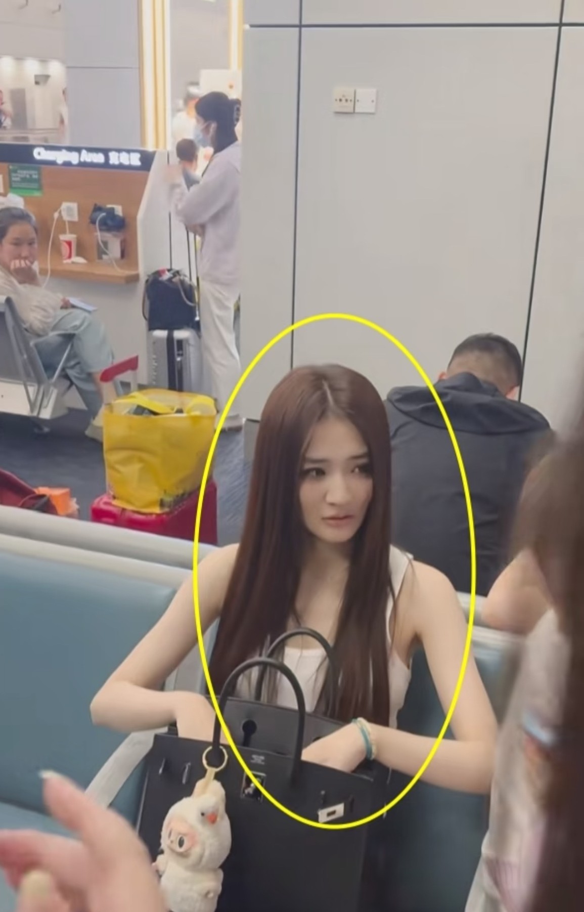 原来,她也没那么上镜啊！？本人比照片还美