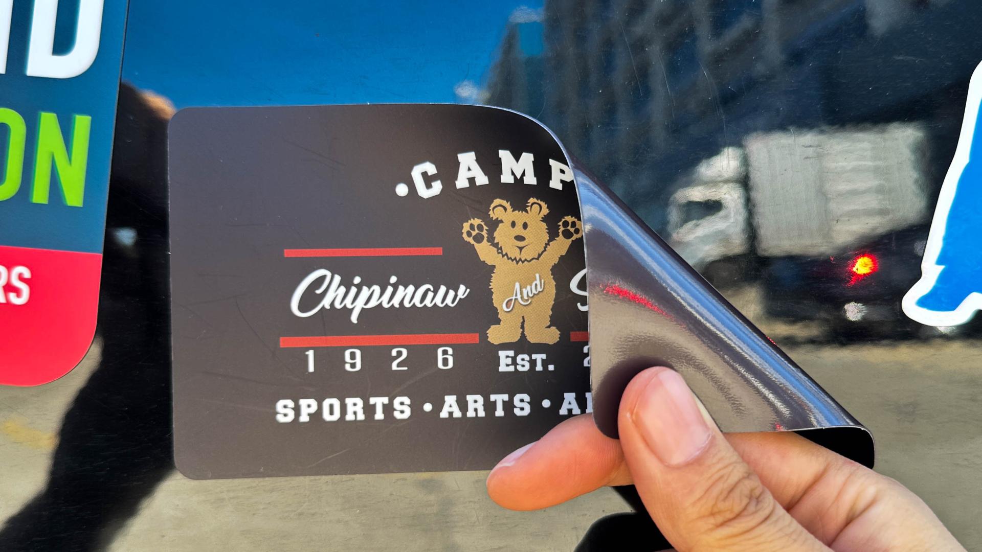 合成纸不干胶标签：哑膜与光膜质感适配差异与工艺选型指南