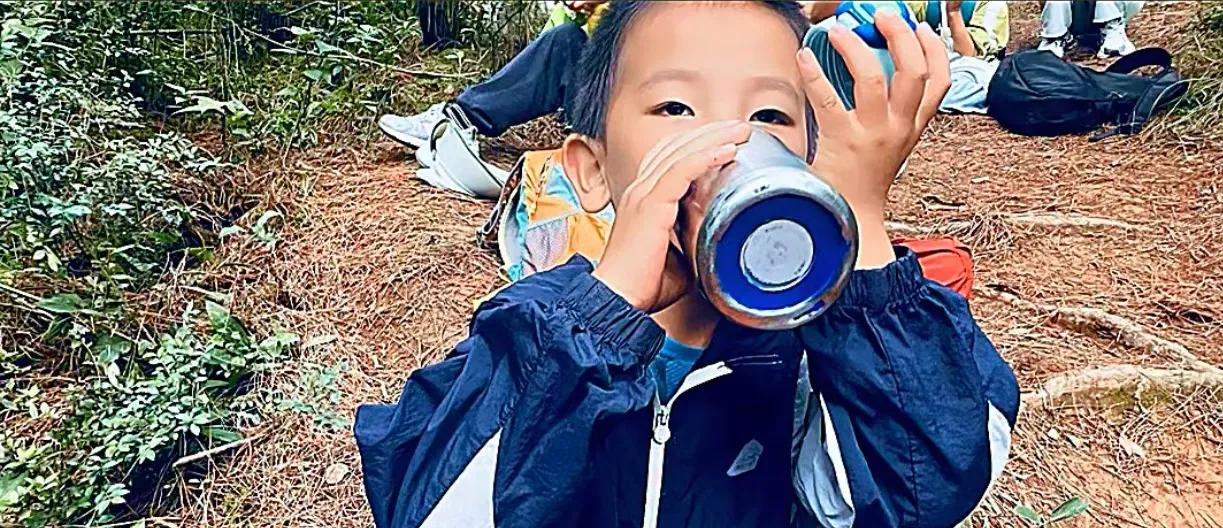 云南苍山走失男孩死亡，机构有不可脱卸的责任！孩子是11：40走失，警方13：43
