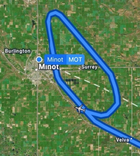 美军B-52轰炸机差点撞上民航机，机长“激进机动”救下近百人

当地时间21日，