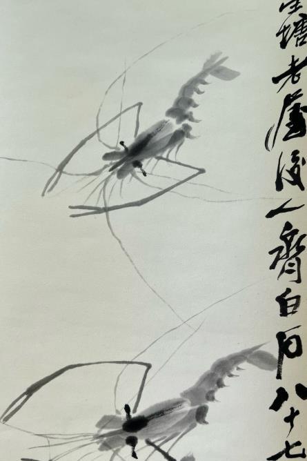 一天，齐白石给人画虾，画完后，客人不加钱，却非要他再画一只虾。无奈，齐白石只得提