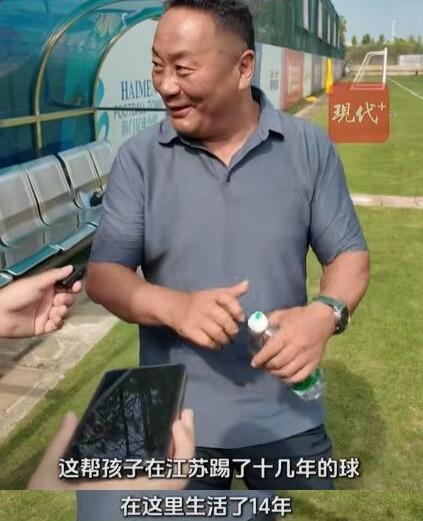 苏超南通队的年轻小伙子们，绝大多数来自珂缔缘青训，他们在一起踢球已经十几年了！从