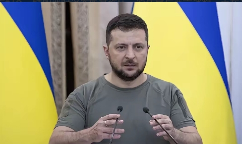 特朗普或施压泽连斯基，试图通过流放终结俄乌冲突
7月20日的新闻报道称，特朗普可