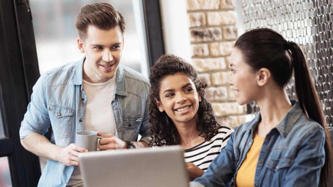 2025请与干净的人同行！