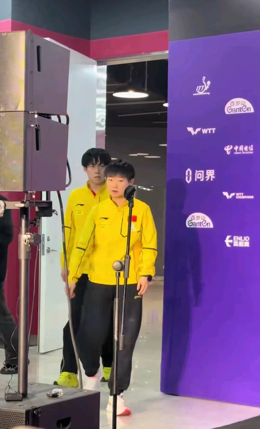 莎莎大头宣传照难产











我的天哪！莎莎和大头的城市宣传照竟然难